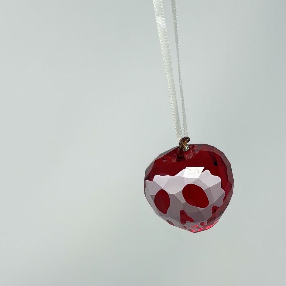Swarovski Crystal Poisoned Apple Ornament #5428576 Disney Brand - Picture 10 of 10